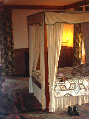 10_washingtons_bedroom